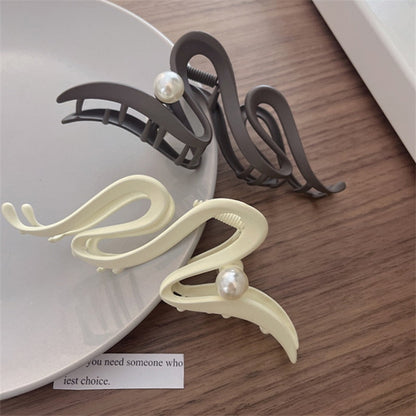 2026 Retro Korea Large Wave Grab Clip Frosted Acrylic Hair Clip Shark Clip Headdress Ladies Girls Fashion Hair Accessories