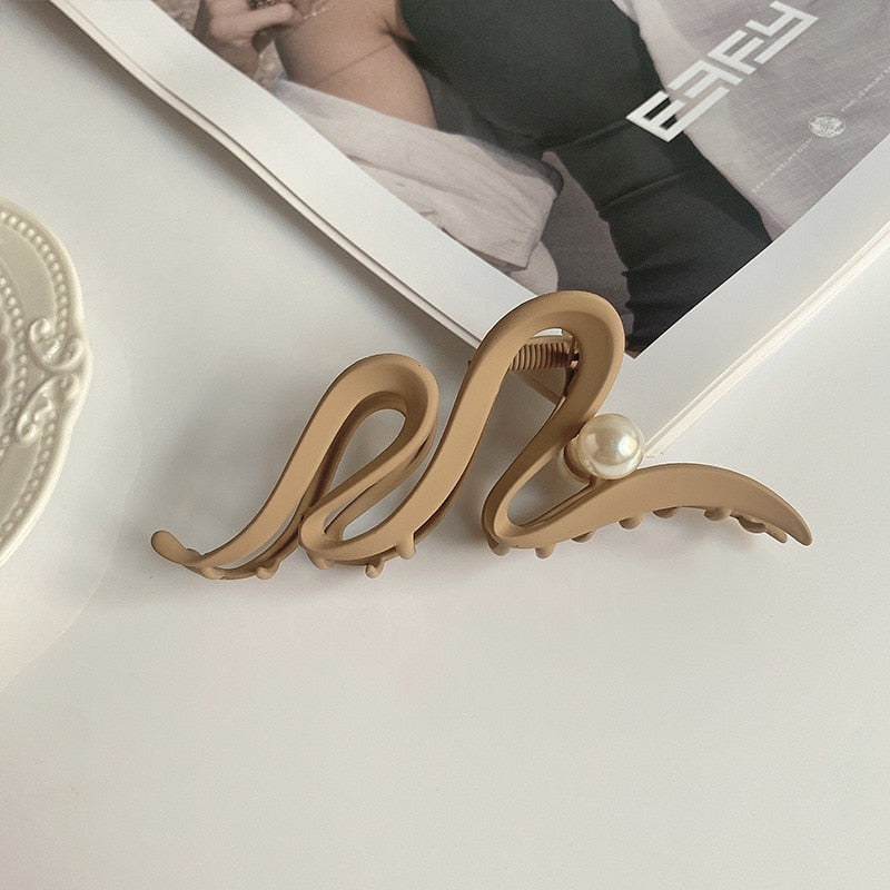 2026 Retro Korea Large Wave Grab Clip Frosted Acrylic Hair Clip Shark Clip Headdress Ladies Girls Fashion Hair Accessories