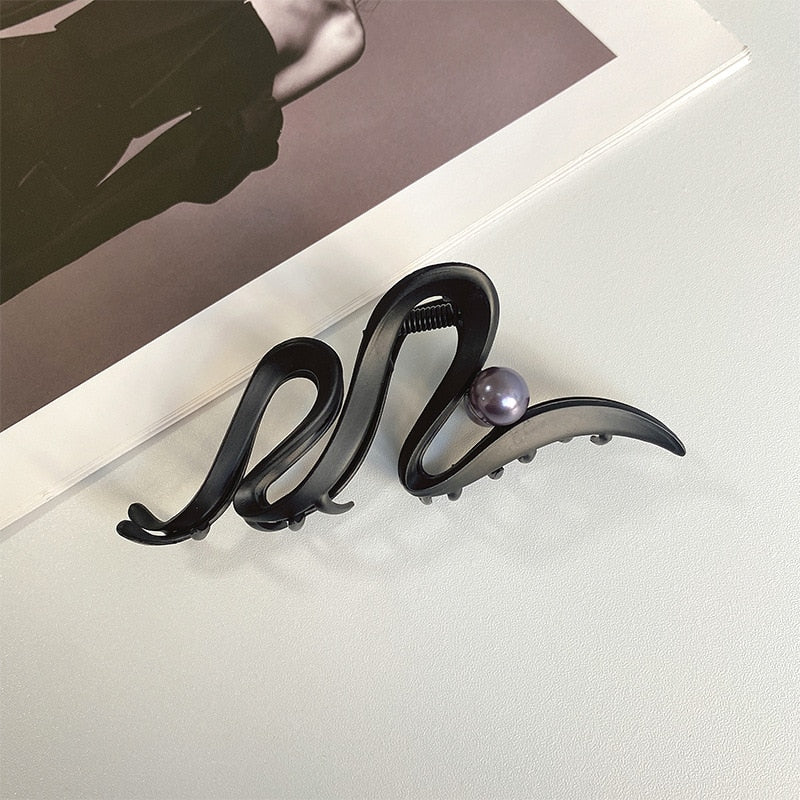 2026 Retro Korea Large Wave Grab Clip Frosted Acrylic Hair Clip Shark Clip Headdress Ladies Girls Fashion Hair Accessories